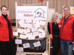 Katharina Franz (li.), Iris Fiedler und Thomas Gatawetzki-Köppchen stellten auf der Aktivia im Jahr 2019 die Initiative "Zuhause leben" vor. (Archivfoto: © Bastian Glumm)