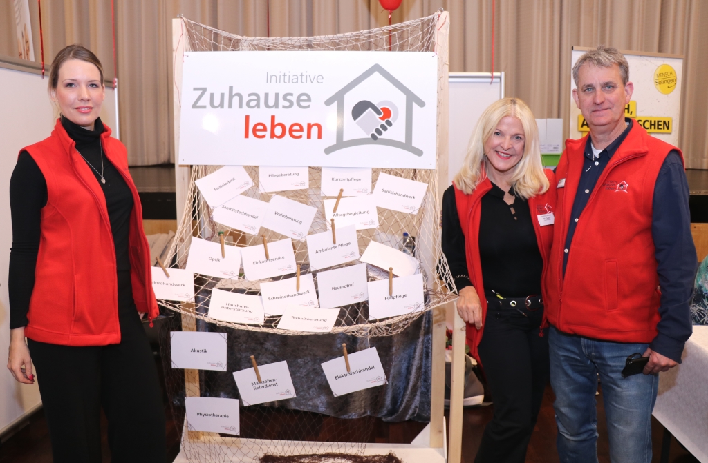 Katharina Franz (li.), Iris Fiedler und Thomas Gatawetzki-Köppchen stellten auf der Aktivia im Jahr 2019 die Initiative "Zuhause leben" vor. (Archivfoto: © Bastian Glumm)