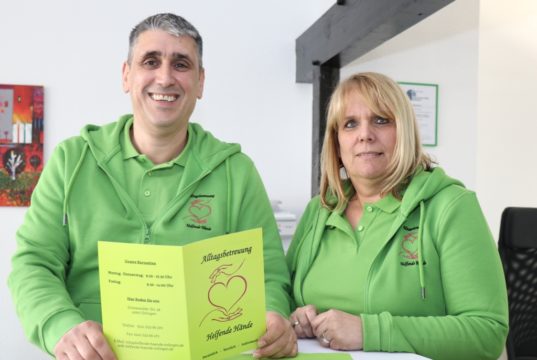 Manfred Hoitz hat jetzt die Alltagsbetreuung "Helfende Hände" ins Leben gerufen. Seine Frau Heike unterstützt ihn dabei tatkräftig. (Foto: © Bastian Glumm)
