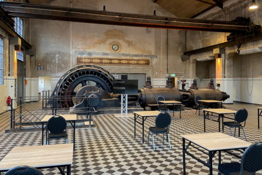 Ab Samstag kann man Corona-Schnelltests im neu eröffneten Testzentrum in der Alten Maschinenhalle im Gründer- und Technologiezentrum machen. Dabei handelt es sich um private Betrteiber, ein Test kostet knapp 40 Euro. (Foto: © Alte Maschinenhalle)