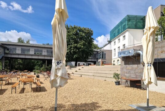 Für den Alten Hauptbahnhof im Südpark ist künftig unter anderem eine Nutzung für Gastronomie, Veranstaltungen und einen Hotelbetrieb angedacht. (Foto: © Bastian Glumm)