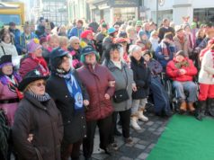 Im Walder Rundling wird traditionell der Solinger Straßenkarneval eröffnet, wie man auf unserem Archivbild sieht. Wegen Corona wurden für diese Session alle karnevalistischen Termine und Veranstaltungen abgesagt, die Vereine planen aber schon weiter. (Archivfoto: © Bastian Glumm)