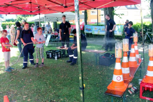 Am Sonntag wurde die diesjährige Aktion Ferien(s)pass mit einem bunten Eröffnungsfest im Pfarrgarten an der Sandtraße gefeiert. (Foto: © B. Glumm)