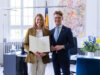 Anna Lenker-Koukounarakis wurde an ihrem ersten offiziellen Arbeitstag von Oberbürgermeister Daniel Flemm im Solinger Rathaus empfangen. Die neue Beigeordnete übernimmt das Dezernat für Jugend, Schule, Integration, Kultur und Sport. (Foto: © Stadt Solingen)