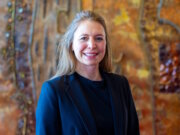 Der Rat der Stadt Solingen hat Anna Lenker-Koukounarakis (parteilos) mit großer Mehrheit zur neuen Beigeordneten gewählt. Damit tritt die 39-Jährige die Nachfolge von Dezernentin Dagmar Becker an. (Foto: © Stadt Solingen)