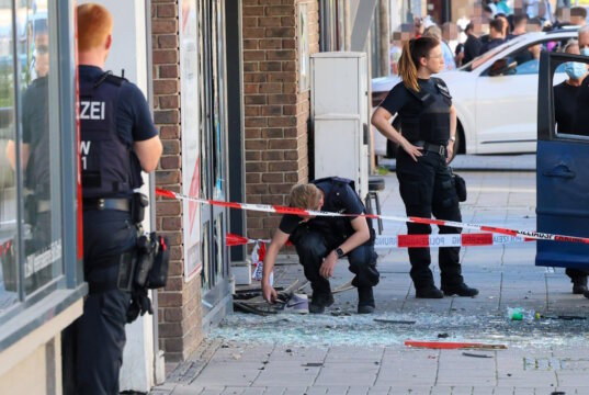 Bei einer Verpuffung an der Konrad-Adenauer-Straße ist am Dienstag eine Person ums Leben gekommen, vier weitere wurden verletzt. (Foto: © Tim Oelbermann)