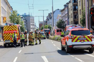 Die Konrad-Adenauer-Straße war am Dienstag für mehrere Stunden komplett gesperrt. (Foto: © Tim Oelbermann)