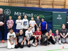 Einmal mit echten Fußballprofis trainieren – dieser Traum wurde für die Schülerinnen und Schüler der Grundschule Yorckstraße in Solingen im Rahmen der AOK-Grundschultour Wirklichkeit. (Foto: © AOK)