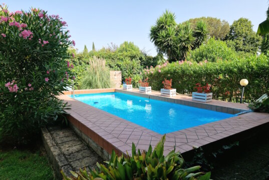 Erfahren Sie, warum Poolabdeckungen wichtig sind. Entdecken Sie die 5 größten Vorteile für Ihren Pool. (Archivfoto: © Bastian Glumm)