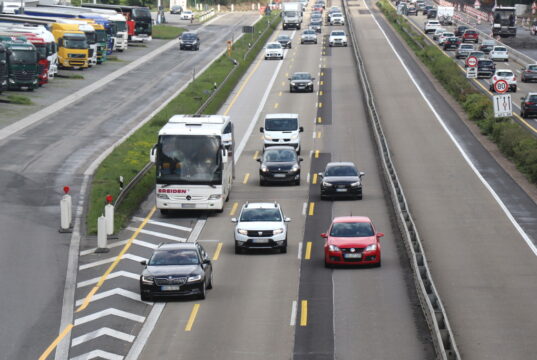 Die Autobahn A3 verläuft in Höhe des Rastplatzes Ohligser Heide auf Solinger Stadtgebiet. (Foto: © Bastian Glumm)