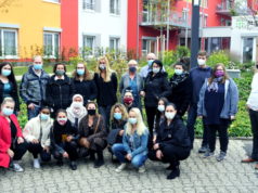 Gestern kamen 21 frisch examinierte Altenpflegehelferinnen und Altenpflegehelfer im St. Joseph Fachseminars für Altenpflege zusammen, um ihre Zeugnisse entgegenzunehmen. (Foto: © Kplus Gruppe)