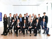 Die Volksbank im Bergischen Land begrüßt 14 neue Auszubildende. Mit Teamgeist und Chancen starten sie in ihre Karriere als Bankkaufleute. (Foto: © Volksbank/Bettina Oswald)