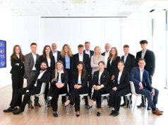 Die Volksbank im Bergischen Land begrüßt 14 neue Auszubildende. Mit Teamgeist und Chancen starten sie in ihre Karriere als Bankkaufleute. (Foto: © Volksbank/Bettina Oswald)