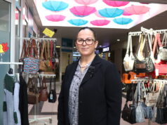 Fidan Boberg von der Nova GmbH ist Projektmanagerin des Bachtor Centrums. Sie ist stolz, die kleine Passage fast komplett vermietet zu haben. (Foto: © Bastian Glumm)