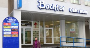Centermanagerin Fidan Boberg freut sich, dass sie immer mehrere leere Flächen im Bachtor Centrum vermieten kann. Mitte Februar gibt es in der Einkaufspassage eine Valentinswoche. (Foto: © Bastian Glumm)