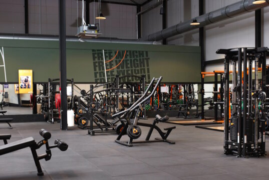 Basic Fit eröffnet im August im Hofgarten Solingen – modernes Fitnessstudio mit flexiblen Tarifen auf zwei Etagen mitten im Einkaufszentrum. (Foto: © Basic Fit)