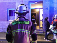An der Bausmühlenstraße in Wald kam es in der Nacht von Freitag auf Samstag gegen 00.15 Uhr zu einem Brand in einer Garage. (Foto: © Tim Oelbermann)