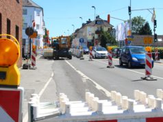 Die Bauarbeiten auf der Hildener Straße sind in der letzten Phase. Seit heute regeln Baustellenampeln den Verkehr an der Ecke Hildener- Grenzstraße. (Foto: © B. Glumm)
