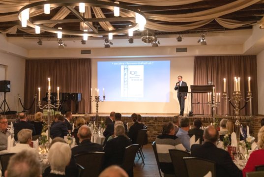 Der Gräfrather Bauverein feierte jetzt im Klostersaal in Gräfrath sein 100-jähriges Bestehen, die ersten Wohnungen waren 1921 bezugsfertig. (Foto: © Bauverein Gräfrath)