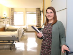 Meike Riehl leitet im Klinikum das Belegungsmangement. Die 28-Jährige arbeitet seit zehn Jahren im Klinikum, davon seit drei als Belegungskoordinatorin. (Foto: © Bastian Glumm)