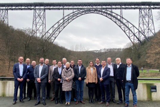 In Müngsten wurde die Verschmelzung des Arbeitgeberverbandes der Metallindustrie von Wuppertal und Niederberg e. V. mit Sitz in Wuppertal und des Arbeitgeberverbandes Solingen e. V. beschlossen. (Foto: © Bergischer AG)