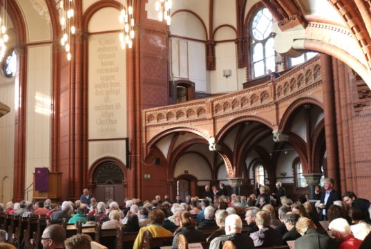 Zum Totensonnag lädt die evangelische Kirche in Solingen zu besonderen Gottesdiensten ein. (Archivfoto: © Bastian Glumm)