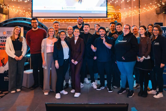 Die teilnehmenden Startups der achten Runde des bergsteiger-accelerators von Solingen.Business präsentierten beim Demo Day ihre innovativen Geschäftsmodelle in der Alten Maschinenhalle. (Foto: © Solingen.Business)