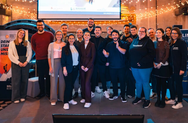 bergsteiger-accelerator-demo-day-startups Die teilnehmenden Startups der achten Runde des bergsteiger-accelerators von Solingen.Business präsentierten beim Demo Day ihre innovativen Geschäftsmodelle in der Alten Maschinenhalle. (Foto: © Solingen.Business)