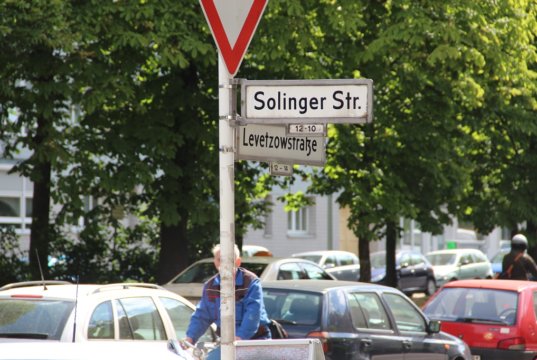 Seit 1906 gibt es im alten Arbeiterviertel in Berlin-Moabit eine Solinger Straße. (Foto: © Bastian Glumm)