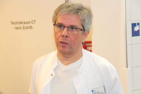 Prof. Dr. Winfried J. Randerath ist Chefarzt der Lungen-Fachklinik Bethanien in Aufderhöhe. (Foto: © Bastian Glumm)