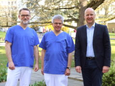 Wollen die Lungenfachklinik Bethanien in Aufderhöhe für die Zukunft fit machen: v.li. PD Dr. Lars Hagmeyer (seit dem 1. April 2022 neuer zweiter Chefarzt), Prof. Dr. Winfried Randerath, Chefarzt und Ärztlicher Direktor der Klinik, und Matthias Ruf, Vorsitzender der Geschäftsführung von Bethanien. (Foto: © Bastian Glumm)