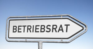 Arbeitszeiterfassung und Betriebsrat: Was die aktuelle Rechtslage bedeutet Der Betriebsrat gewinnt durch die Pflicht zur Arbeitszeiterfassung an Bedeutung und übernimmt eine zentrale Rolle bei der Umsetzung rechtlicher Vorgaben im Unternehmen. (Foto: © hkama / Adobe Stock)