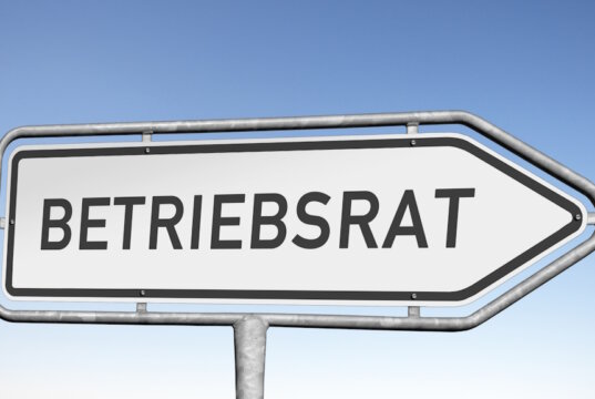 Der Betriebsrat gewinnt durch die Pflicht zur Arbeitszeiterfassung an Bedeutung und übernimmt eine zentrale Rolle bei der Umsetzung rechtlicher Vorgaben im Unternehmen. (Foto: © hkama / Adobe Stock)