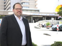 Jan Michael Lange will Oberbürgermeister werden und tritt bei den Wahlen im kommenden September für die Bürgergemeinschaft für Solingen (BfS) an. Ihm ist der Erhalt des Klinikums als Haus der Vollversorgung wichtig. (Foto: © Bastian Glumm)