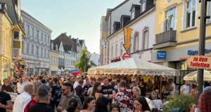 Vom 26. bis zum 28. Juni wird die Düsseldorfer Straße in Ohligs erneut zum Treffpunkt für Bierliebhaber. (Foto: © Veranstaltungsbüro Nolden GmbH)