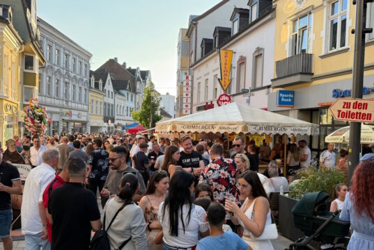 Vom 26. bis zum 28. Juni wird die Düsseldorfer Straße in Ohligs erneut zum Treffpunkt für Bierliebhaber. (Foto: © Veranstaltungsbüro Nolden GmbH)