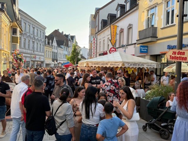 Vom 26. bis zum 28. Juni wird die Düsseldorfer Straße in Ohligs erneut zum Treffpunkt für Bierliebhaber. (Foto: © Veranstaltungsbüro Nolden GmbH)