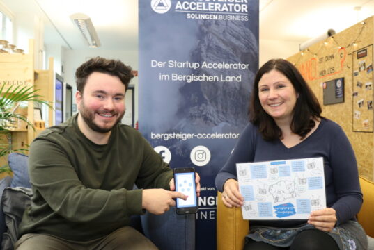 Birthe Müller-Rosenau rief die "Leuchtturm Eltern" ins Leben und setzt sich für eine "Gewaltfreie Kommunikation" ein. Damit nimmt sie am Programm "bergsteiger accelerator" teil und wird unter anderem von Start-Up-Manager Phil Derichs unterstützt. (Foto: © Bastian Glumm)