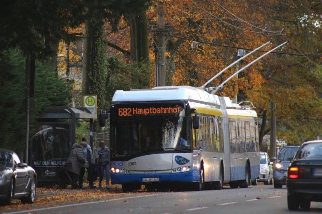 Seit Montag sind zwei der neuen Batterie-O-Busse, kurz BOB, erstmals im Linienbetrieb testweise auf Solingens Straßen unterwegs. (Foto: © Das SolingenMagazin)