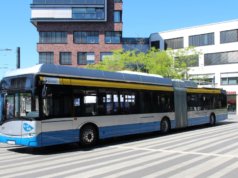 Vier BOBs, Batterie-O-Busse, sind bestellt, drei sind schon in Solingen. Einer ist bereits zugelassen und parkte gestern vor dem Rathaus in der City. (Foto: © Bastian Glumm)