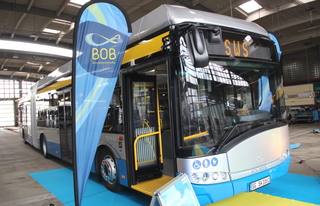 Am Donnerstag wurde Solingens erster "BOB" der Öffentlichkeit vorgeführt. Der Batterie-Oberleitungs-Bus ist freilich schon seit Januar in der Klingenstadt. (Foto: © Bastian Glumm)