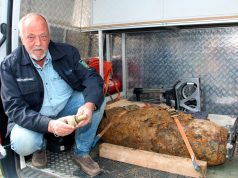 Jost Leisten vom Düsseldorfer Kampfmittelbeseitigungsdienst entschärfte am Mittwochnachmittag am Dorperhof die britische Fünf-Zentner-Bombe. (Foto: © B. Glumm)