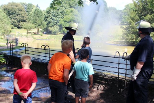 Die Löscheinheit 7 der Freiwilligen Feuerwehr Wald lädt am 28. Juli zu einen „Feuerwehr-Triathlon“ in den Botanischen Garten ein. Dort findet dann die 5. Familien-Rallye statt. (Archivfoto: © Bastian Glumm)
