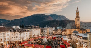 Die festliche Stimmung hält Einzug in Bozen: Vom 28. November bis zum 6. Januar verwandelt sich die Stadt in ein Weihnachtswunderland. (Foto: © Daniele Fiorentino)