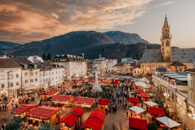 Die festliche Stimmung hält Einzug in Bozen: Vom 28. November bis zum 6. Januar verwandelt sich die Stadt in ein Weihnachtswunderland. (Foto: © Daniele Fiorentino)