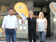 Wollen die "weißen Flecken" auf der Breitbandkarte in Solingen tilgen: v.li. Alexander Osterhold (Breitbandkoordinator Stadt Solingen) mit Lisa Ottenhues und Nicole Baumeister von der Firma epcan. (Foto: © Bastian Glumm)