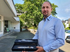 Tim Böddinghaus (38) vertreibt über eine Online-Plattform Jagdzubehör. Dazu gehören selbstverständlich auch Solinger Messer. (Foto: © Bastian Glumm)