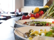 Frische Zutaten und wechselnde Spezialitäten gehören zum festen Bestandteil des Sonntagsbrunchs im Café Florian. (Foto: © Gräfrather Hof)