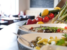 Frische Zutaten und wechselnde Spezialitäten gehören zum festen Bestandteil des Sonntagsbrunchs im Café Florian. (Foto: © Gräfrather Hof)