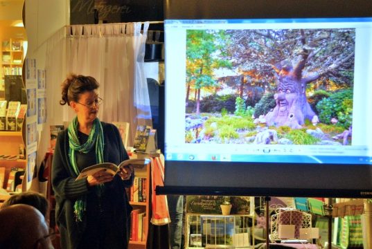 Martina Hörle und Andreas Erdmann präsentierten am Donnerstagabend ihr neuestes Buch “Zeitgedanken” in der Buchhandlung Kiekenap in Ohligs. (Foto: © Andreas Erdmann)